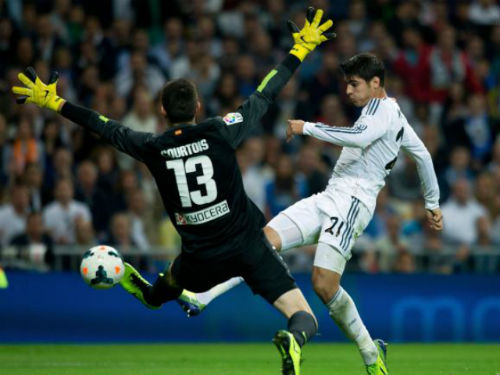 Real: Trục lợi từ Morata, dồn tiền mua Courtois - 2