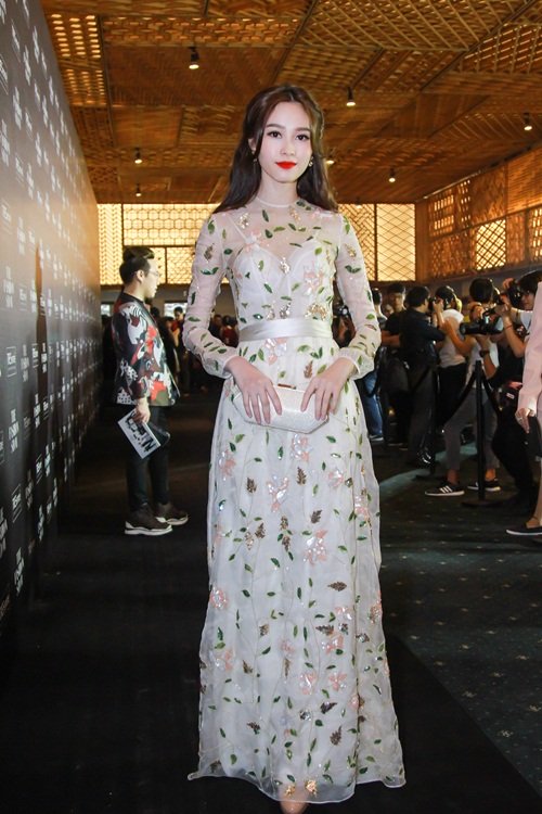 Phạm Hương, Thu Thảo đọ nhan sắc một chín một mười - 3