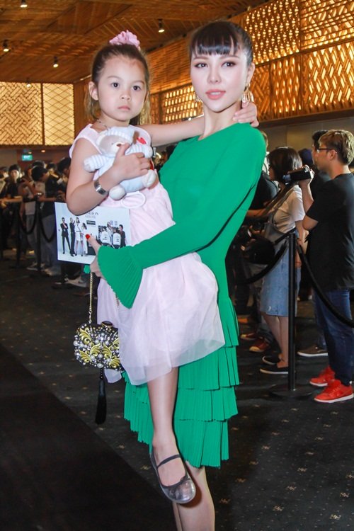 Phạm Hương, Thu Thảo đọ nhan sắc một chín một mười - 13