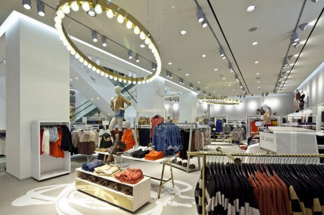 5 du khách VN đi tù vì trộm quần áo ở Singapore - 1