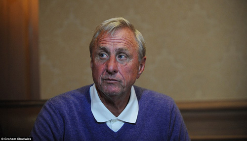 Thế giới bóng đá tiếc thương huyền thoại Cruyff - 1
