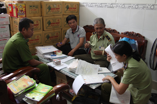 Cơ sở kinh doanh bánh kẹo in khống hạn sử dụng - 3