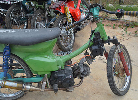 Những chiếc xe "quái dị" trong bãi ở Bà Rịa-Vũng Tàu - 3