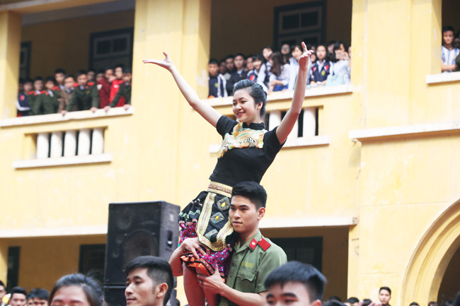 Ngắm Hoa khôi Học viện An ninh trong điệu nhảy dân vũ - 5