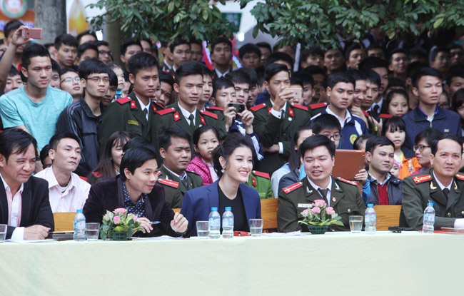 Ngắm Hoa khôi Học viện An ninh trong điệu nhảy dân vũ - 8