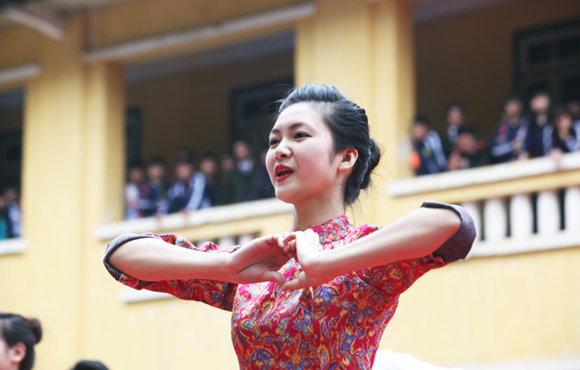 Ngắm Hoa khôi Học viện An ninh trong điệu nhảy dân vũ - 10