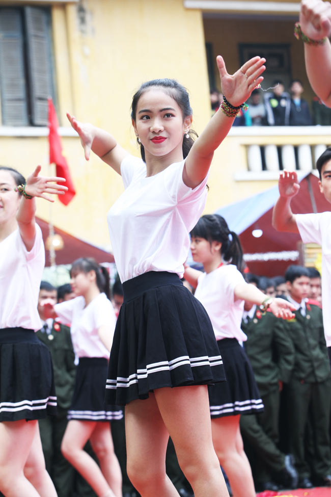 Ngắm Hoa khôi Học viện An ninh trong điệu nhảy dân vũ - 12