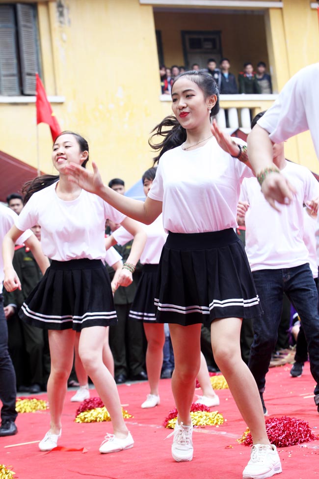 Ngắm Hoa khôi Học viện An ninh trong điệu nhảy dân vũ - 13