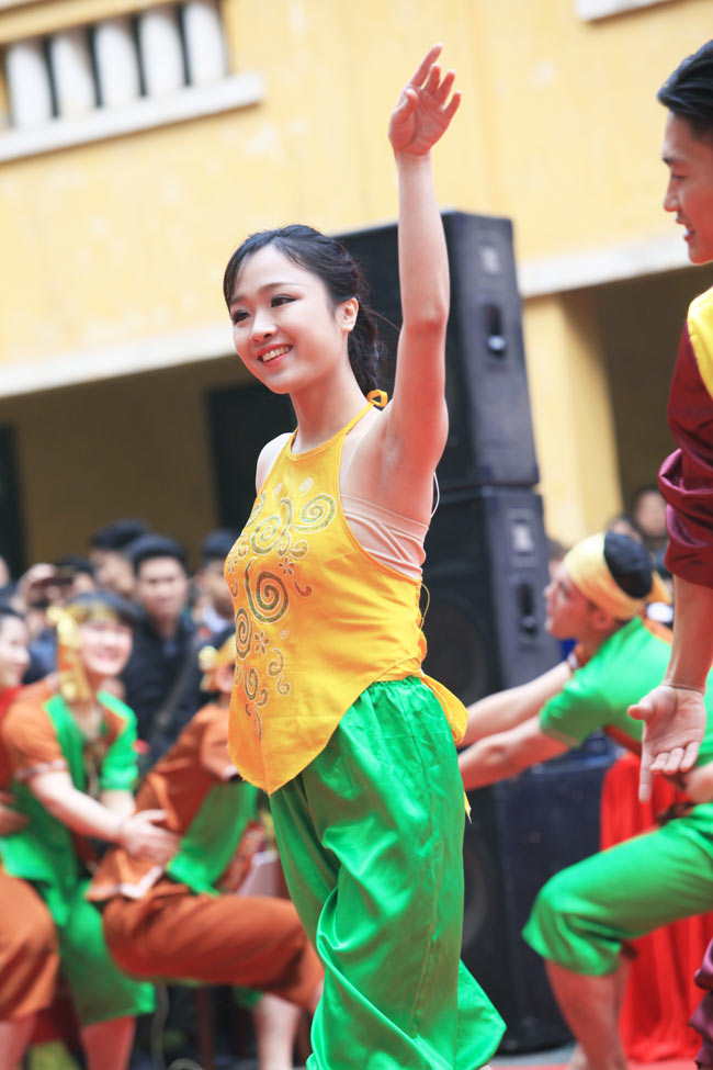 Ngắm Hoa khôi Học viện An ninh trong điệu nhảy dân vũ - 14