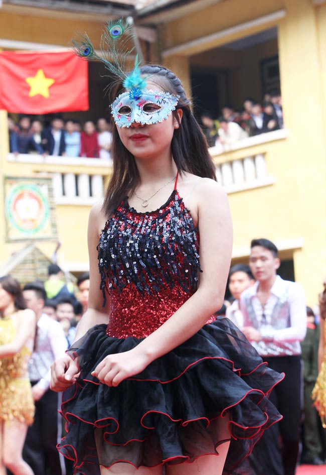 Ngắm Hoa khôi Học viện An ninh trong điệu nhảy dân vũ - 3