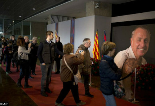 Tin HOT tối 27/3: "Muốn như MU, Arsenal cứ đuổi Wenger" - 3