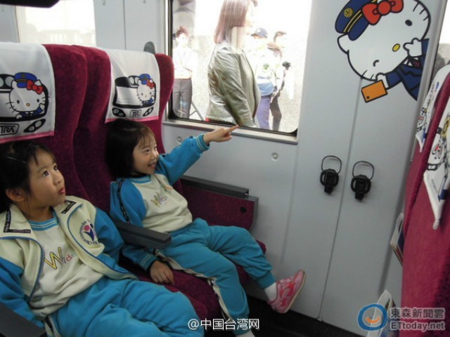 Đài Loan: Đệm lót đầu trên tàu Hello Kitty bị trộm gần hết - 1