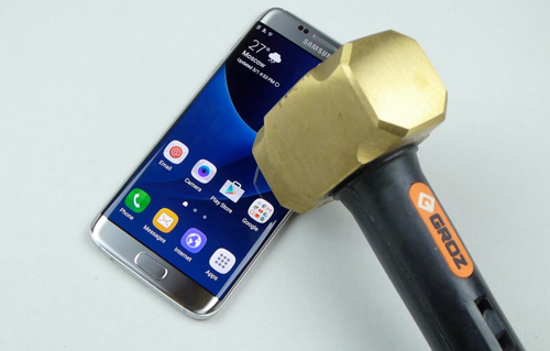 Video tra tấn Galaxy S7 Edge dã man bằng dao, búa - 1