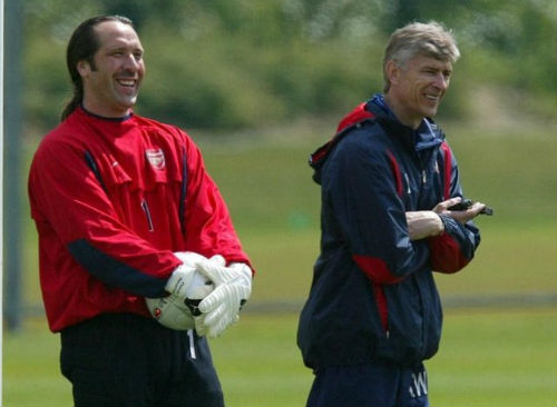 Tin HOT tối 27/3: "Muốn như MU, Arsenal cứ đuổi Wenger" - 1