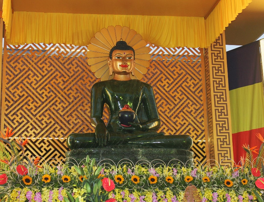 Tượng Phật ngọc lớn nhất thế giới đến Quảng Bình - 1