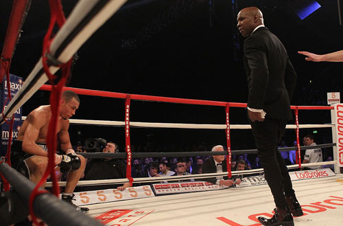 Boxing: Cha xin con đừng "phế võ công" đối thủ - 3