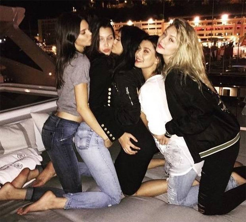 Choáng với hội chân dài siêu xinh thân như chị em ruột - 2