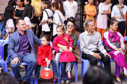 Linh Nga, Hồng Nhung đọ sắc đằm thắm với áo dài - 5