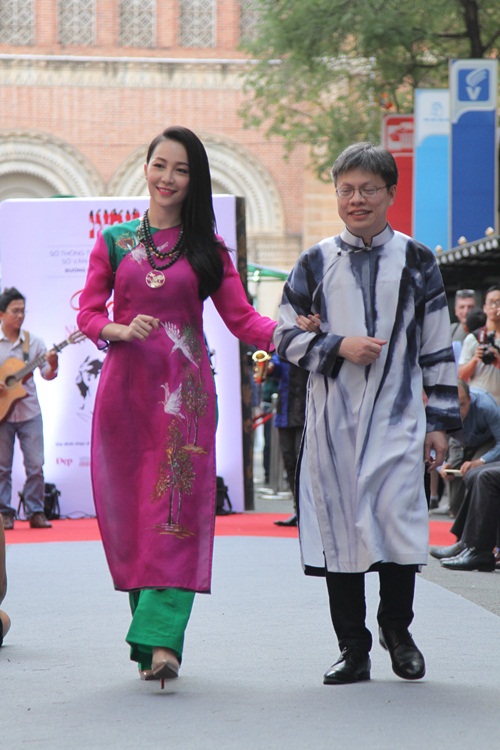 Linh Nga, Hồng Nhung đọ sắc đằm thắm với áo dài - 7