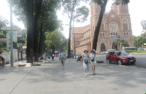 Quận 1 nói gì về chuyện 1.000 tỉ đồng làm vỉa hè? - 2