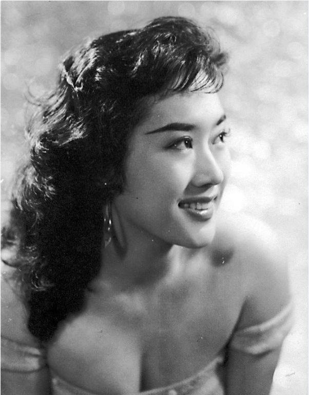 Vẻ đẹp "nghiêng thành" của các giai nhân thời xưa cũ - 5