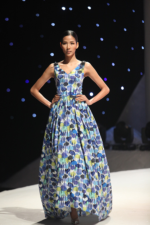 Trương Ngọc Ánh, Quỳnh Nga sexy hút mắt trên thảm đỏ - 4