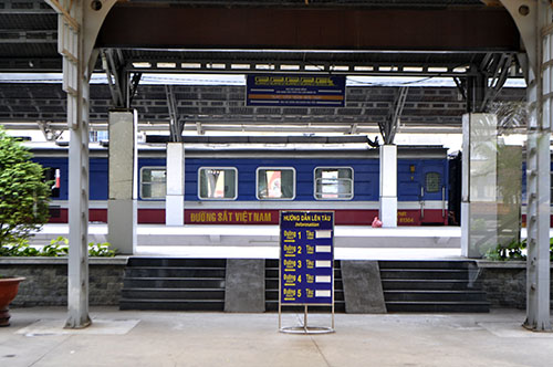 Bắt đầu cẩu 150 toa tàu “kẹt” ở Sài Gòn ra Đồng Nai - 1