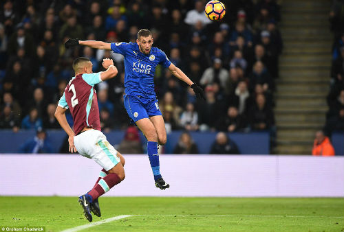 Leicester - West Ham: Cú đánh đầu ngăn khủng hoảng - 1