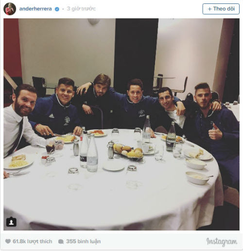 Sao bóng đá đón năm 2017: MU mở tiệc, sao Barca vùi đầu tập luyện - 10