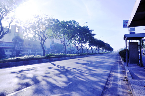 Sáng đầu năm, đường phố Sài Gòn vắng vẻ lạ thường - 1
