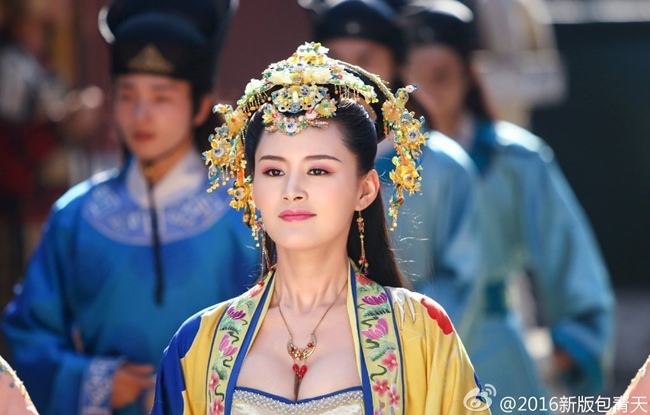 Bộ phim truyền hình "Bao Thanh Thiên" phiên bản năm 2016 đã gây choáng ngay từ khi giới thiệu dàn diễn viên với những bóng hồng gợi cảm.