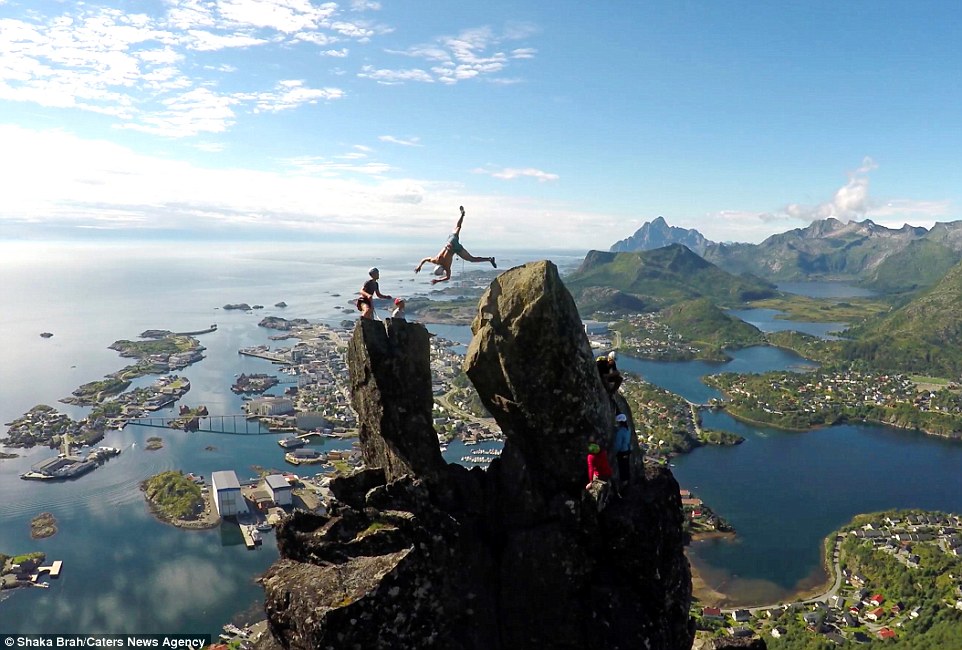 Những pha mạo hiểm “sảy chân là chết” ấn tượng nhất 2016 - 2