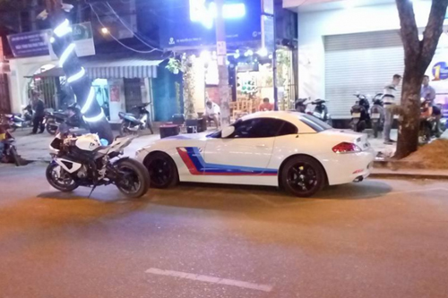 Siêu mô tô BMW đọ dáng bên 3 siêu xe ôtô tiền tỷ - 6