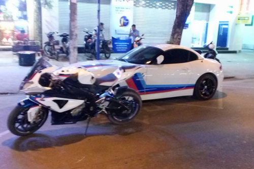 Siêu mô tô BMW đọ dáng bên 3 siêu xe ôtô tiền tỷ - 7