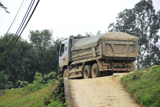 Tài xế xe quá tải dọa giết thanh tra giao thông - Tin tức