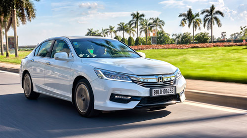Honda Việt Nam công bố giá mới hấp dẫn cho Accord từ tháng 1/2017 - 1