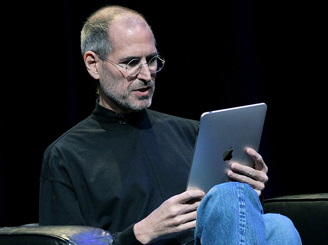 Năm 2010, cuối cùng thì Jobs cũng giới thiệu Apple iPad, một chiếc máy tính bảng ông đã muốn làm từ những năm đầu thập niên 2000.