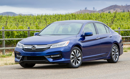 Sức ép cạnh tranh buộc Honda Accord giảm giá - 1