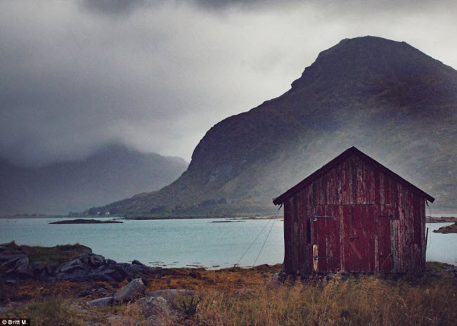 Hình ảnh những ngôi nhà bỏ hoang như thế này được chụp bởi nhiếp ảnh gia Britt M, trong 3 chuyến thăm tới vùng Nordland và Troms vào năm 2016.