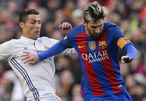 Ronaldo đưa bồ vào khách sạn, bị chê kém Messi - 1