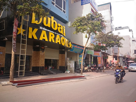 Sau cháy, quán karaoke “đua nhau” lắp thang thoát hiểm - 6