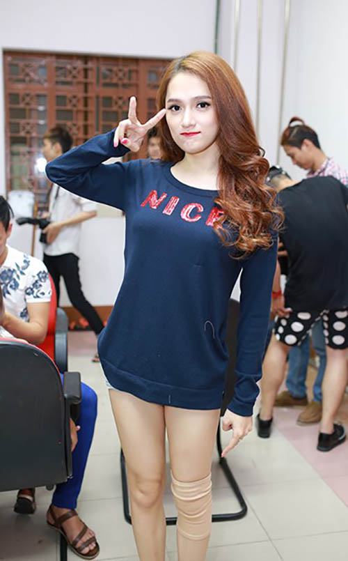 Hương Giang Idol &#34;giấu quần&#34; cực đỉnh khi ra đường - 8