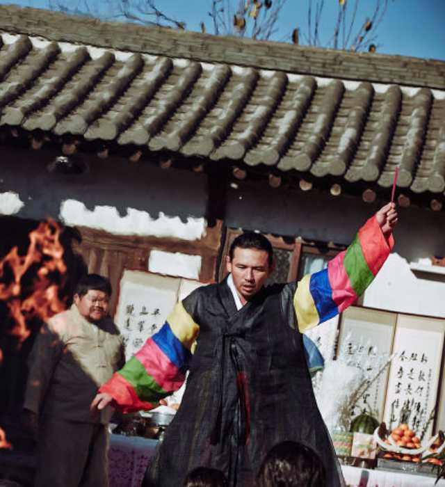 Top 10 phim xuất sắc nhất màn bạc Hàn năm 2016 - 11