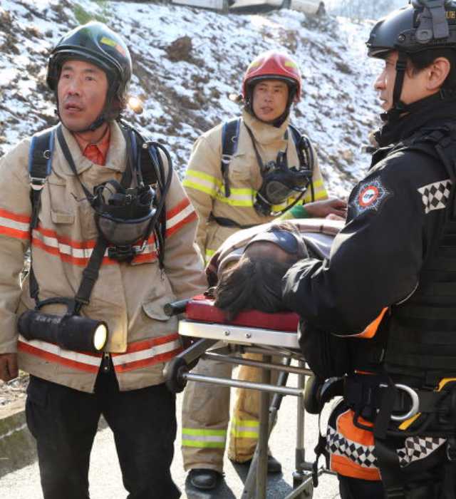 Top 10 phim xuất sắc nhất màn bạc Hàn năm 2016 - 7