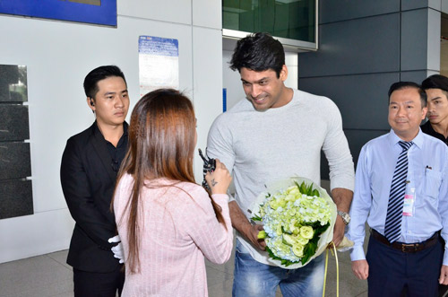 Soái ca điển trai đóng vai "chồng Anandi" trở lại Việt Nam - 7