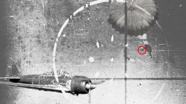 Phi công Mỹ nhảy khỏi máy bay, bắn hạ chiến đấu cơ Nhật - 1