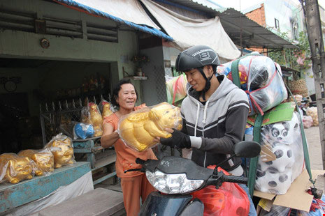 Gà đất tạo kiểu thủ công cháy hàng dịp Tết - 12