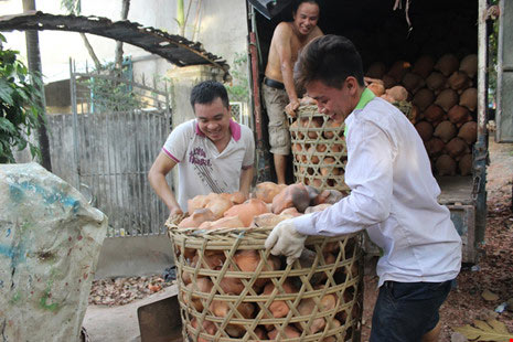 Gà đất tạo kiểu thủ công cháy hàng dịp Tết - 4