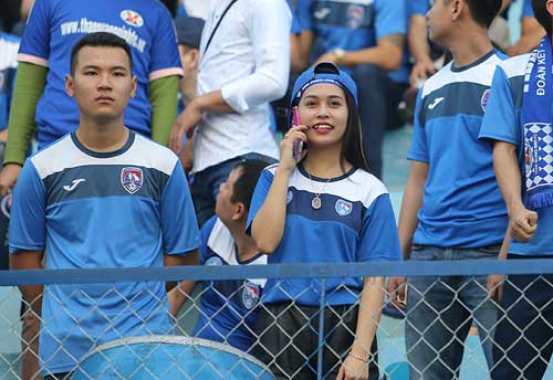 Bất ngờ fan Tây gây xôn xao đội hình fan Than Quảng Ninh - 1