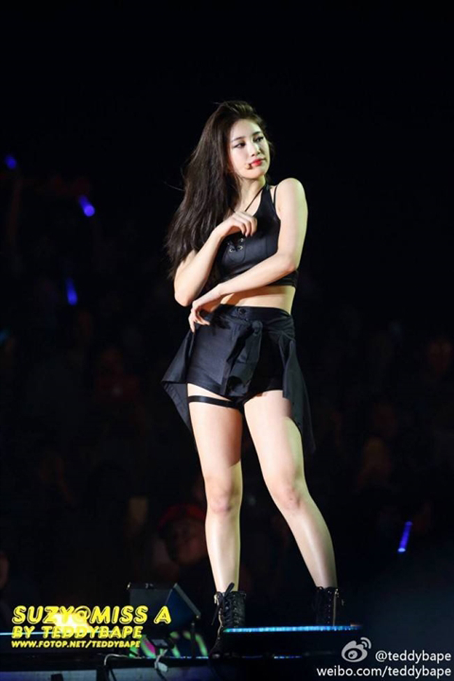 Suzy sở hữu vẻ đẹp ngọc khiết băng thanh, được người hâm mộ Hàn Quốc ví tới “tình đầu quốc dân”.